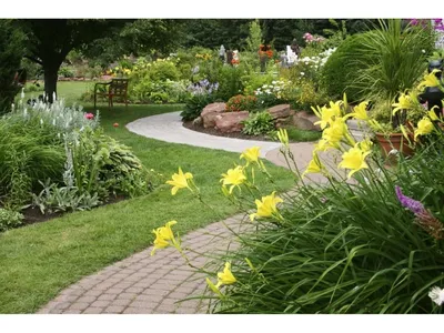 Обустройство сада (60 фото): особенности оформления маленького садового  участка своими руками, фото и видео