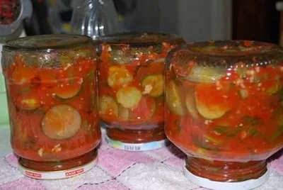 Заготовки на зиму: как приготовить огурцы в томатном соке