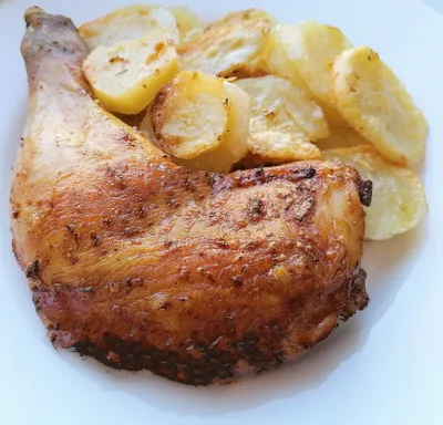 Куриные окорочка в духовке с картошкой 🍗 - рецепт автора @bistro-hause
