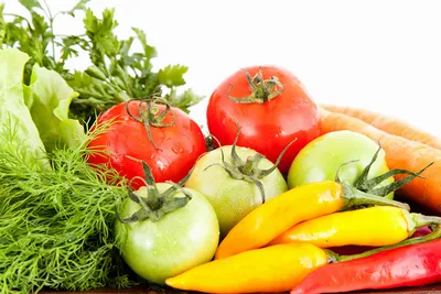 Красивые и чистые овощи на белой предпосылке Стоковое Фото - изображение  насчитывающей ранг, зеленый: 154392830