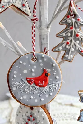 Новогоднее печенье на елку - съедобный новогодний декор | Рецепт |  Рождественское сахарное печенье, Рождественские сладости, Украшенное  сахарное печенье