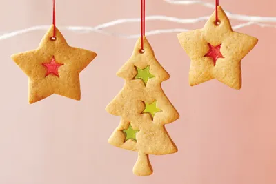 Новогоднее печенье на елку - съедобный новогодний декор | Рецепт |  Рождественское печенье, Королевская глазурь для печенья, Печенье