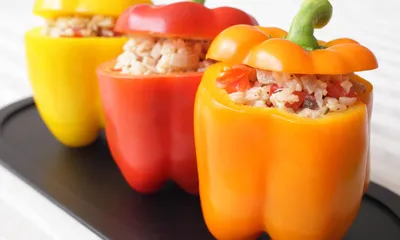 Рецепт и фото Фаршированный перец с бурым рисом и овощами — Сочетайзер