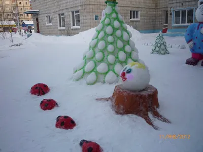 Медвежата\" строят фигуры и крепости из снега, ГБОУ Школа № 1492, Москва