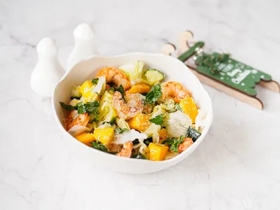 Креветки с овощами с соевым соусом на сковороде рецепт с фото пошагово -  1000.menu