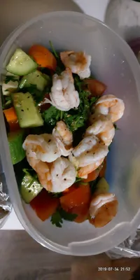 Салат с кальмарами, креветками и новым соусом - пошаговый рецепт с фото на  Готовим дома