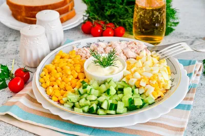 Салат с капустой, тунцом и кукурузой - пошаговый рецепт с фото на Готовим  дома