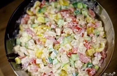 Простые и вкусные салаты с курицей от Евгения Клопотенко: рецепты с фото