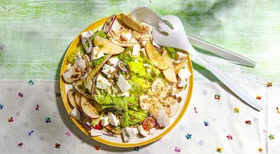 Салат с курицей и моцареллой: простой рецепт салата из курицы от Евгения  Клопотенко