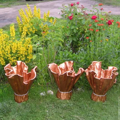 Кашпо для сада (100 фото): изготовление своими руками из подручных  материалов, цемента, дерева и бетона подвесного уличного кашпо