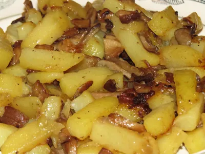 Жареная картошка с вешенками на сковороде рецепт фото пошагово и видео -  1000.menu
