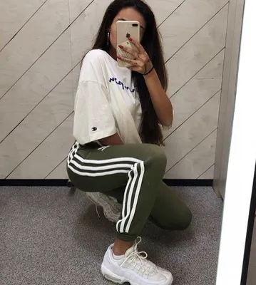 Дівчина в кепці | Adidas