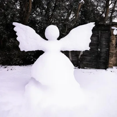 Девушка Лежать На Снегу — стоковые фотографии и другие картинки Ангел -  Ангел, Белый, Веселье - iStock
