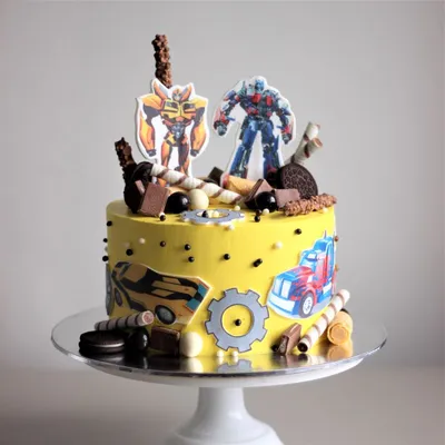 Торт #бамблби Шоколадный с клубникой 🍓 Вес 2 кг Диаметр 20 см Цена 3700  руб #торты38 #тортиркутскназаказ #тортцифра #торт38… | Instagram