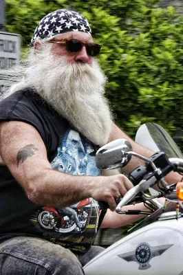 Дед Мороз колесит на мотоцикле в ВКО
