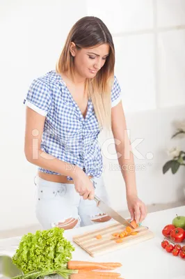Девушка в стиле кухни ретро Стоковое Изображение - изображение  насчитывающей юмористическо, ребяч: 50950367