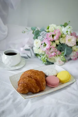 Робин Сдобин - Доброе утро, просыпайтесь, пора завтракать! У каждого народа  свои вкусы и предпочтения. Так, например, англичане готовят на завтрак  овсянку, яйцо всмятку и крепкий свежезаваренный чай. Американцы чаще всего  по
