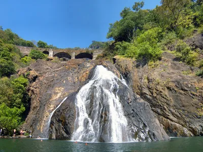 Водопад Дудхсагар (Dudhsagar) — Гоа (Индия) — картинка на рабочий стол —  Abali.ru