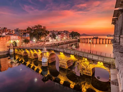 Обои для рабочего стола Индия Udaipur Мосты Реки Вечер Уличные