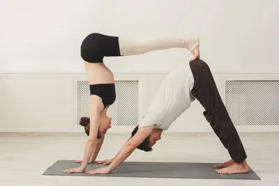 Асаны для двоих: главные фишки парной йоги
