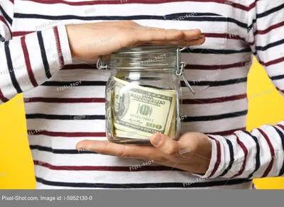 Наклейка фонда \"Рейни Дэй\" на банке с деньгами Стоковое Фото - изображение  насчитывающей внимательность, опарник: 159748324