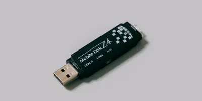 USB флешка в виде ключа с индивидуальной гравировкой – купить флешку-ключ в  интернет-магазине «Гравиров».