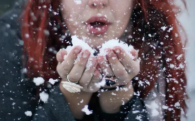 Снежинку хрупкую спрячь в ладонь, желание загадай! | Пикабу
