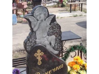 Детский памятник с гравировкой ангелочка фото