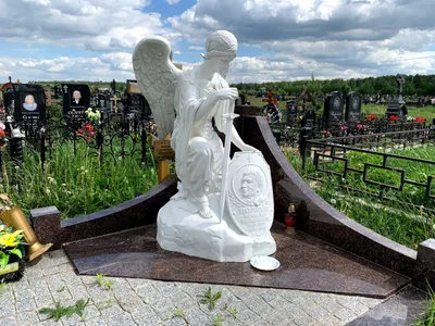 Фигурки ангелов на кладбище, на могилу в Москве и МО, фото, цена