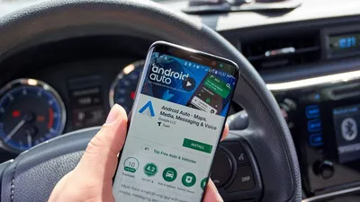 Это приложение превращает смартфон в приборную панель для авто в стиле  Android Auto