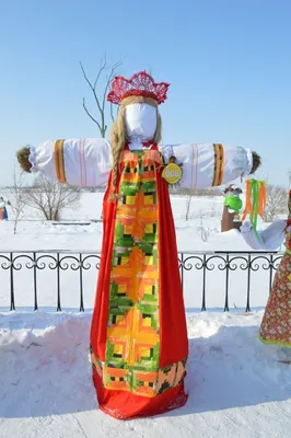 В Ленобласти чучело Масленицы сделали из воздушных шаров - Российская газета