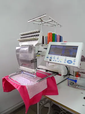На специализированной швейной машинке можно вышить крестиком, не ожидала  такого результата | ОБноvа | Дзен