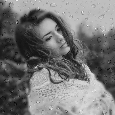 Дождь на окне любовь видеть наслаждайтесь миром Стоковое Фото - изображение  насчитывающей влюбленность, см: 160825274