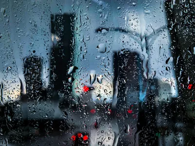 дождь на стекле капли по стеклу дождь капли разводы на стекле foto de Stock  | Adobe Stock