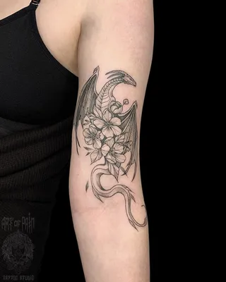 Дракон нарисованный рукой Zentangle стиля китайский и эскиз для татуировки  Силуэт дракона на белой предпосылке Иллюстрация вектора - иллюстрации  насчитывающей рука, безграничность: 112017745