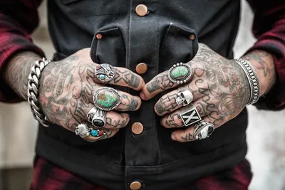 На каком пальце носить кольцо: Мода, стиль, тенденции в журнале Ярмарки  Мастеров