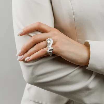 обручальное кольцо, обручальное кольцо на пальце, серебряные обручальные  кольца, парные обручальные кольца, пальцы, Свадебный фотограф Москва