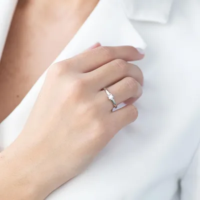 Матированное обручальное кольцо с отпечатками пальцев и бриллиантом  багетной огранки (Вес пары: 16 гр.) | Купить в Москве - Nota-Gold