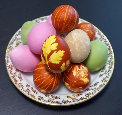 Крашеные пасхальные яйца: рецепт, фото, видео, как покрасить яйца на Пасху  с узорами и рисунком своими руками дома, история пасхального яйца, почему  на Пасху красят яйца