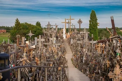 На самом старом кладбище Одессы закрасили казацкие каменные кресты (ФОТО) |  Одеський Кур'єр