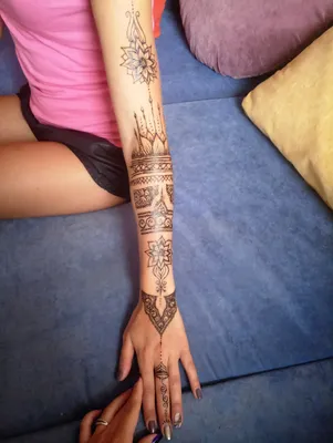 Феєрія Мандрів Черкаси - Мехенди — рисунки хной на руках и ногах В Индии  этот вид искусства очень популярен. Мехенди — это нанесение рисунка с  помощью красителя хны для временного украшения тела.