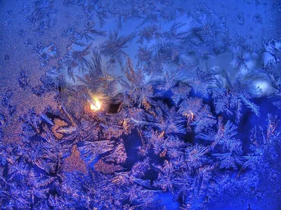 замороженное окно. морозные узоры на стекле Стоковое Фото - изображение  насчитывающей конструкция, украшение: 219355786
