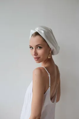 Купить костюм с юбкой миди из премиального твида в белом цвете с доставкой  и примеркой в интернет магазине olalafason.ru в Москве