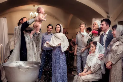 Крещение ребенка редакционное фото. изображение насчитывающей русско -  109537786