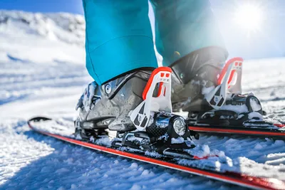 Как не получить травмы при катании на лыжах и сноуборде — простые советы