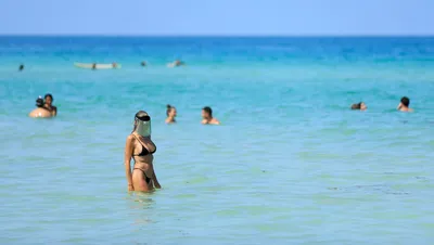 Как приятно вспомнить лето, пляж, девушки в бикини | Пикабу