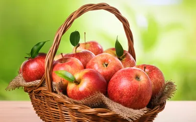 Картинка яблоки, красные, фрукты, корзина, стол HD фото, обои для рабочего  стола