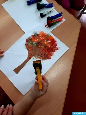 Рисование губкой «Осеннее дерево» в младшей группе (6 фото). Воспитателям  детских садов, школьным учителям и педагогам - Маам.ру