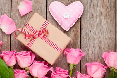 10 лет свадьбы: подарки на розовую или оловянную годовщину