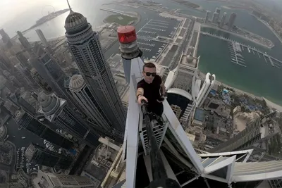 Известный своими трюками на высоте француз разбился при падении с  небоскреба в Гонконге - Российская газета